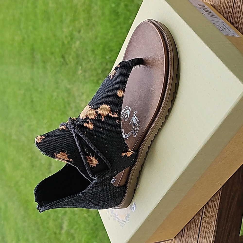 Angelika Black Sandals